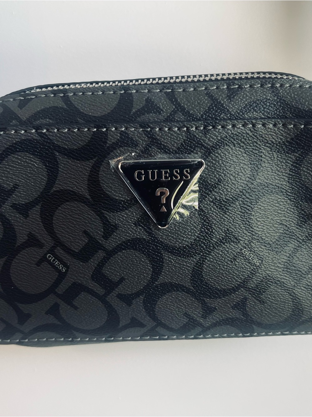 Guess
TORINO SMALL
NECESSAIRE UNISEX - Cross body bag - black
